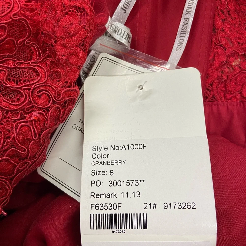 Chic Red Maxi Dress for Elegant Occasions - Picture 5 of 5